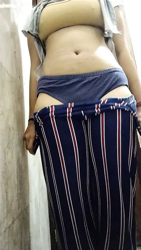 Bhen Ko Nagi Nahate Hue Dekha Video Bi Banaya Amateur Porn Feat Riyathakur Xhamster