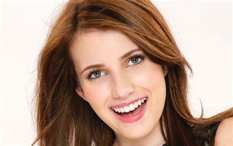 Emma Roberts Glance Face Smile Brunette Girl Hair Brown