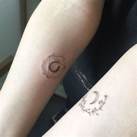 Lovely And Delicate Minimalist Tattoos By A Korean Artist Pics