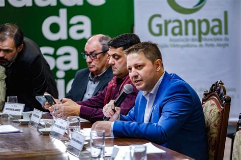 Rodrigo Battistella prefeito de Nova Santa Rita é eleito presidente