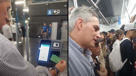 Gobernador de Antioquia se transportó a sus reuniones en Metro