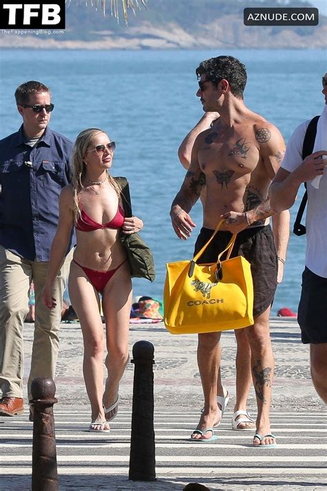 Melissa Cohen Sexy Seen Showing Off Her Hot Bikini Body At The Beach In Rio AZNude