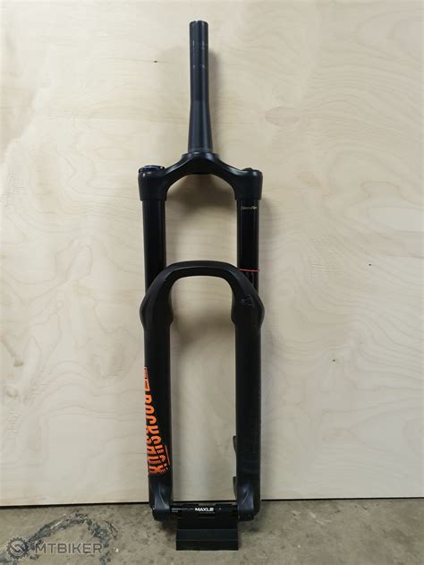 Rock Shox Yari Rc Boost Mm Debonair Motion Control Rc