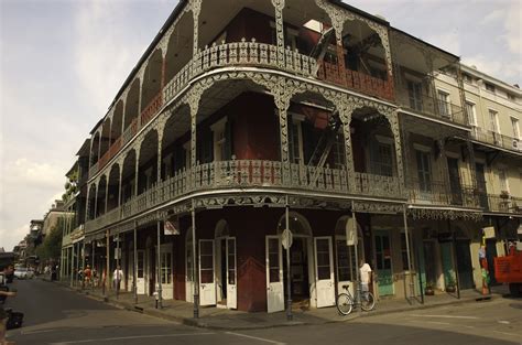 Strolling Through New Orleans' French Quarter - Travel Magazine