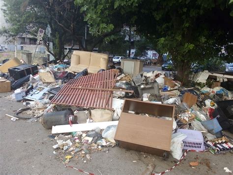 Cumuli Di Rifiuti Nel Quartiere Sant Elia Mobilitati Con Noi