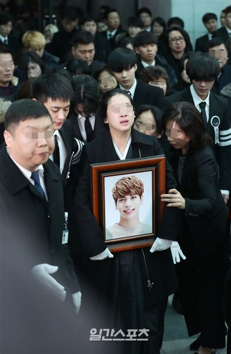 Shinee Jonghyuns Funeral And Burial Are Happening Right Now