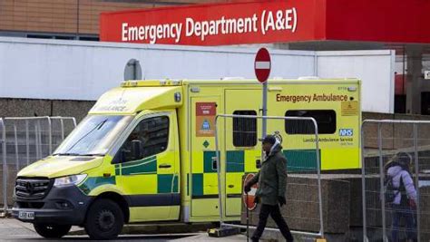 Nhs Facing New Winter Crisis As Medical Chief Warns Of Aande Chaos I