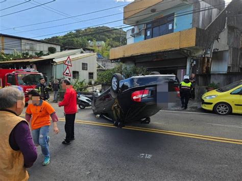 汽車過彎閃車不慎 人車翻覆 女駕駛爬出脫困輕傷 社會萬象 社會 聯合新聞網