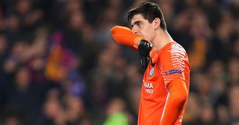 Paris Saint Germain Open Talks For Chelsea Goalkeeper Thibaut