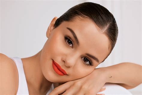 Ya Está Aquí Rare Beauty La Marca De Maquillaje De Selena Gómez Leisure And Lux