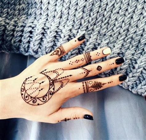 Pin By Eirilena On Beauty Henna Tattoo Designs Henna Tattoo Hand