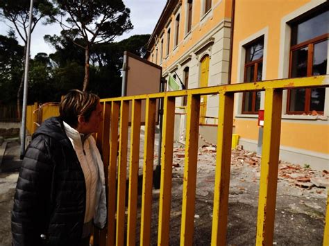 Crollo Alla Scuola Elementare De Amicis Di Pieve A Nievole