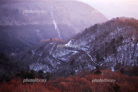 冬の日光いろは坂 剣が峰展望台から方等滝を見る 写真素材 [ 6218474 ] フォトライブラリー Photolibrary