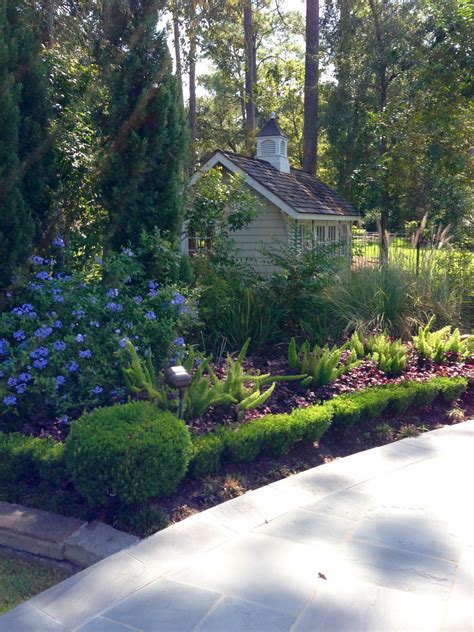 An Idyllic Garden English Gardens Front Yard Landscaping Idyllic