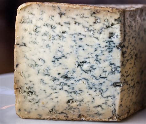 Qu'est-ce que le fromage bleu? / Grotte au fromage | A to Z Embassy