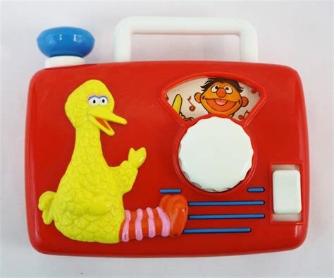 Vintage Illco Sesame Street Big Bird Wind Up Red Carry Along Radio