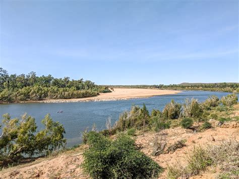 Exploring Flat Rock, Burdekin River