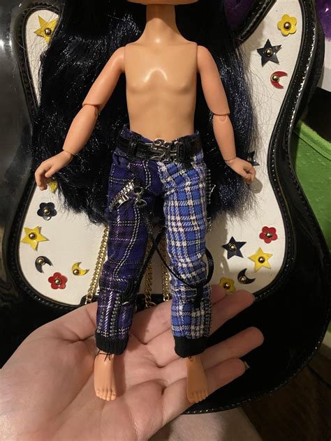 What dolls share clothes with LOL OMG boys? : r/Dolls