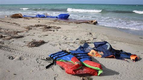 Migrant Crisis Scores Drown Off Libyan Coast Bbc News