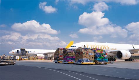 Inicia una movida temporada de carga por San Valentín en el aeropuerto