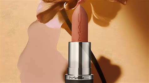 Il Colpo Di Fulmine Beauty La Shade Di Rossetto Nude Per Un Make Up Anni Vanity Fair Italia