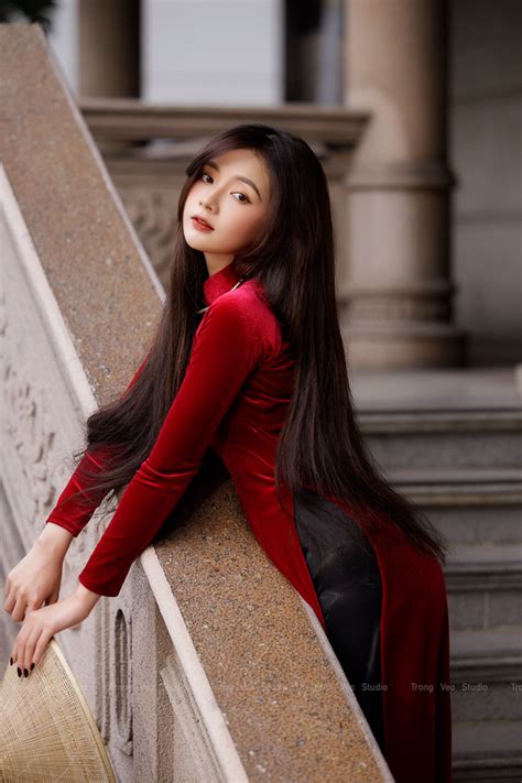 Hot girl ảnh thẻ diện áo dài đỏ du xuân đẹp ngất ngây