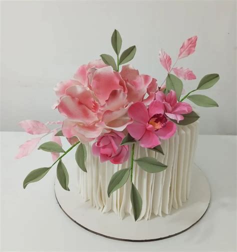 Arranjo De Flores Para Aniversário Feminino - Bolo de Aniversário Feminino com Flores: 14 Ideias Lindas - Decoração Fácil