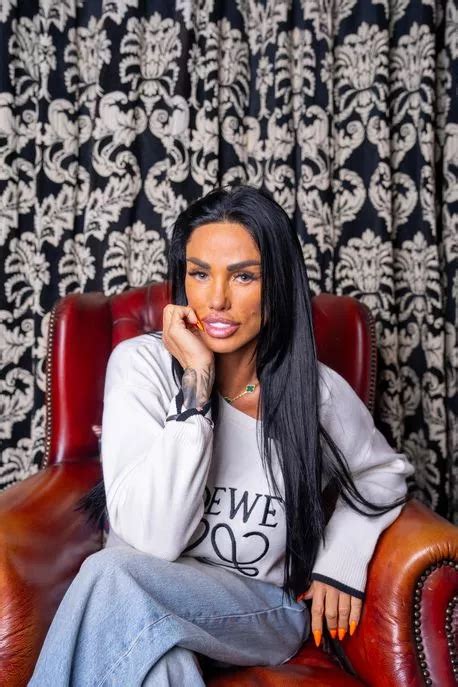 Katie Price Poses Fully Naked In Raunchy Photo Just Hours After Scary Hospital Dash The Mirror