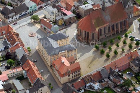 B Tzow Aus Der Vogelperspektive Blick Auf Das Rathaus B Tzow An Der