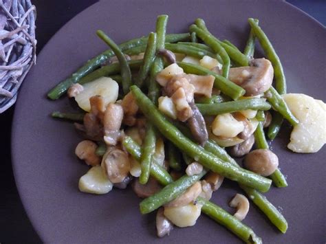 Po L E De Haricots Verts Pommes De Terre Et Champignons Papilles On Off