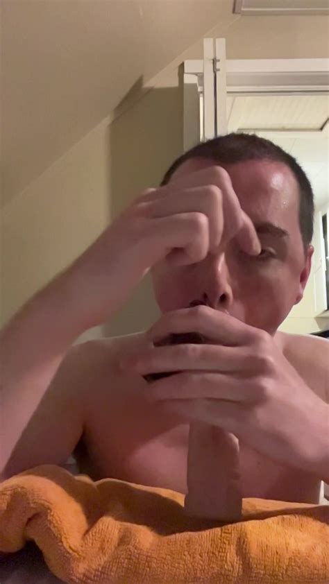 Poppers Otter Faggot Deepthroats A Dildo ThisVid