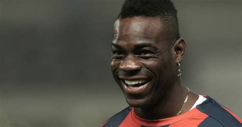 Serie A Balotelli Debutta Col Genoa Minuti E Gi Un Giallo Il