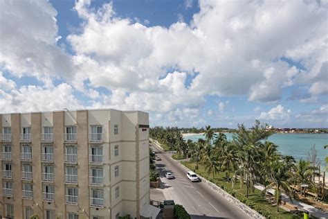 Courtyard By Marriott® Nassau Downtown Junkanoo Beach Nassau Courtyard West Bay