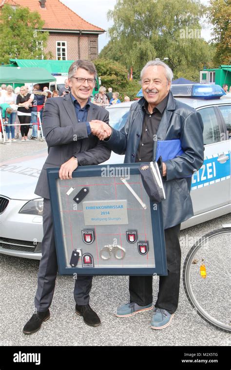 Wolfgang Stumph Mit Polizeipraesident Ralf Meyer Verleihung Der