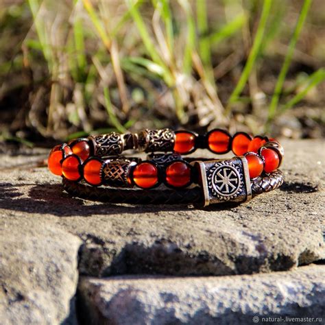 Славянский браслет мужской из камней сердолик с рунами в интернет ...