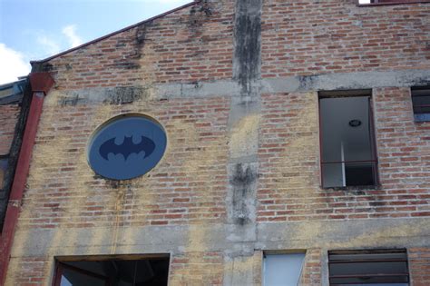 Conheça a história do Beco do Batman Ziv Gallery