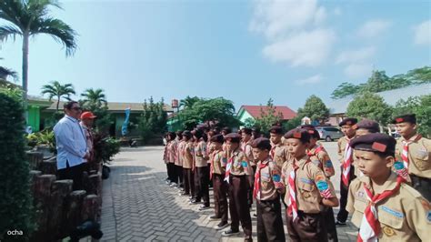 Kepala Madrasah Mtsn Pesawaran Melepas Anggota Pramuka Yang Mengikuti