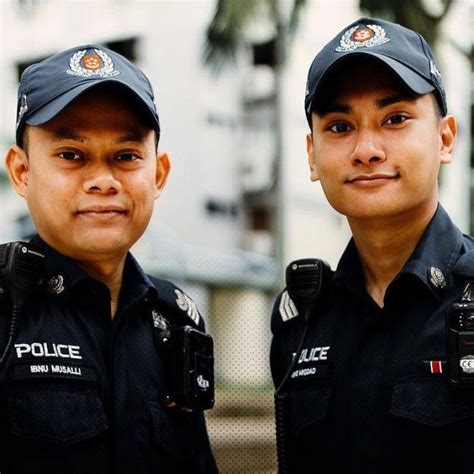 Singapore Police Rescue Chinese Woman Trapped In Condo Toilet For 4