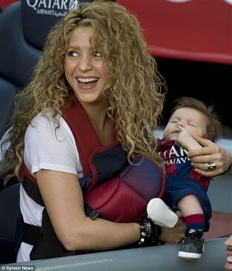 Shakira Kisses Husband Gerard Piqué At Fc Barcelona Match With Sons Daily Mail Online