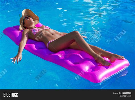 Porno Sex On The Sea On An Air Mattress 54 Photos Sex Pics