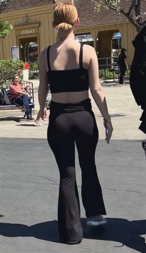 Hot Blonde Mom Showing Off Super Round Tight Round Ass Video Spandex Leggings Yoga Pants