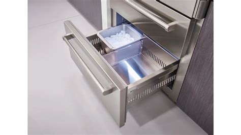 Frigorifero Freezer In Acciaio Inox Con Ice Maker E Porta In Vetro