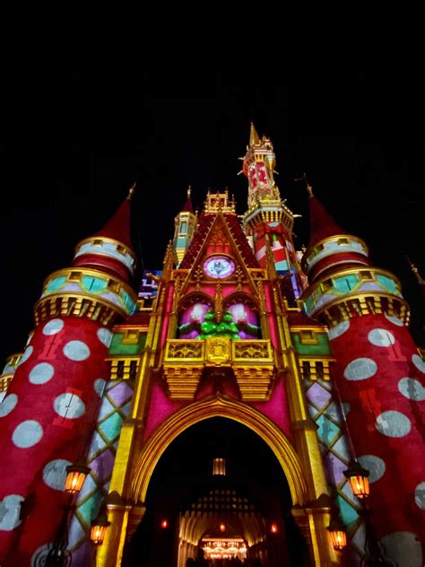 Magic Kingdom Castle Holiday Projections Are Simply Dreamy ...