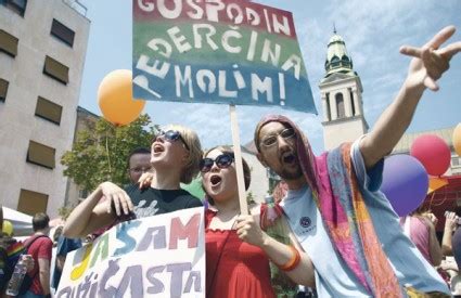 Split Doma In Gay Pridea