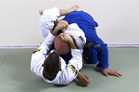 Breaking Alignment to Set Up the Triangle Choke from Guard - Grapplearts