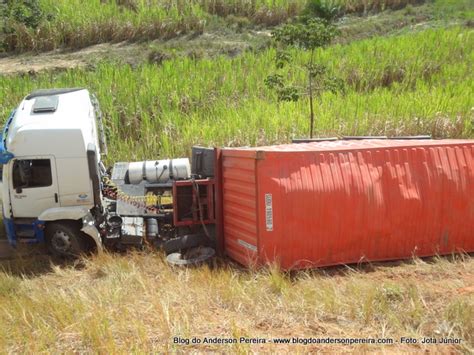 Acidente Carreta Tomba Em Ribanceira Na BR 101 Blog Do Anderson