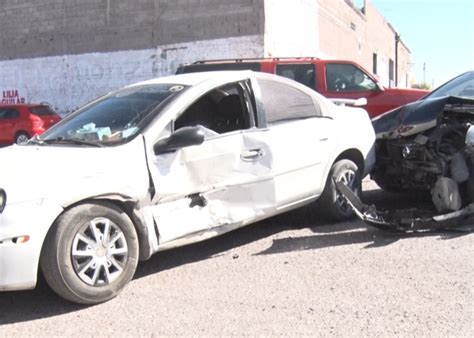 Accidente vehicular deja daños materiales y a una mujer herida en