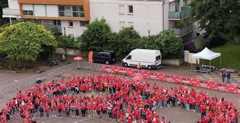 Le Record Du Monde Du Plus Grand Bretzel Humain Battu Dans Le Bas Rhin