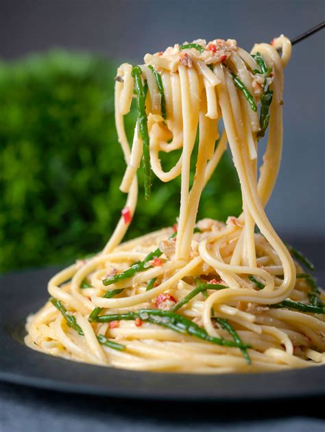 Crab Linguine With Samphire Chilli And Lemon Krumpli