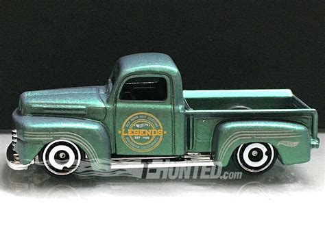 T Hunted Mais dois carros para a linha básica Hot Wheels de